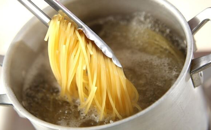 cách làm mì xào hải sản 3