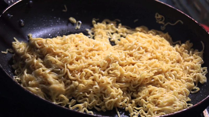 cách làm mì xào trứng 5