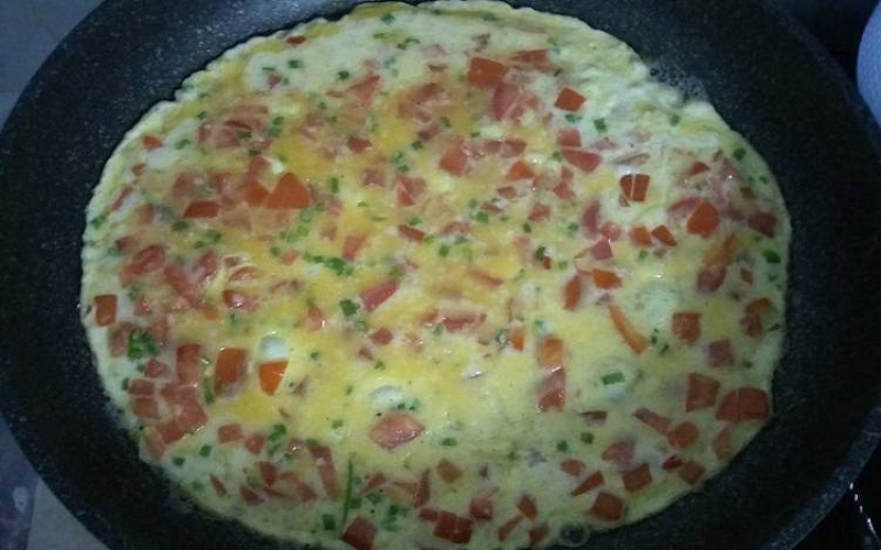 cách làm trứng chiên cà chua 2