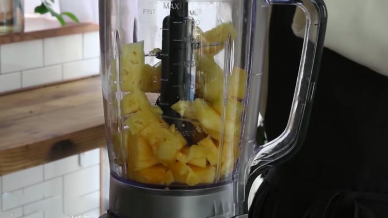 cách làm sinh tố dứa 2