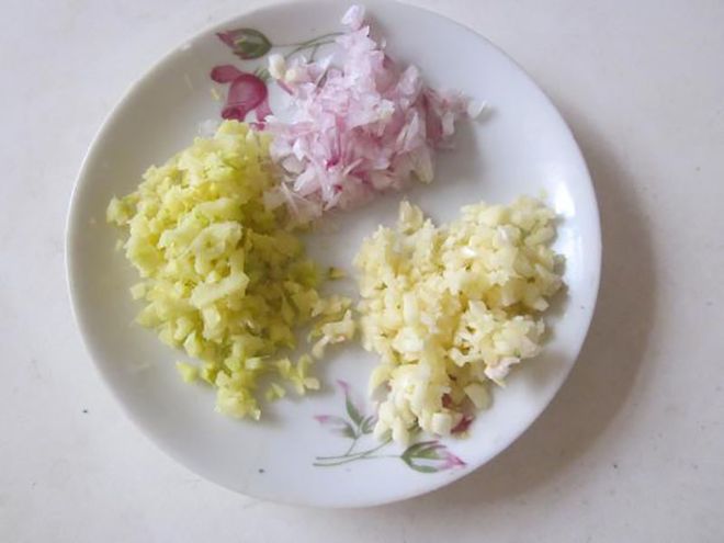 huong-dan-cach-lam-mon-ga-kho-gung-4